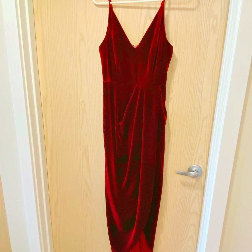 Marooon Velvet Xscape Size 6 Sleeveless Gown made in USA